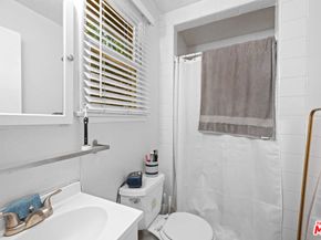 946 Hilldale Avenue, West Hollywood CA 90069