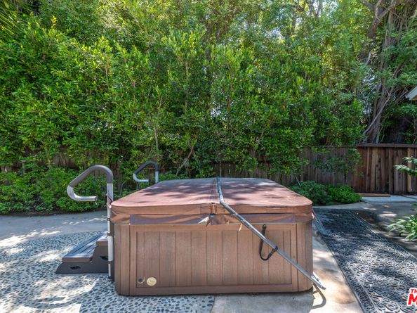 1350 Jonesboro Drive, Los Angeles CA 90049