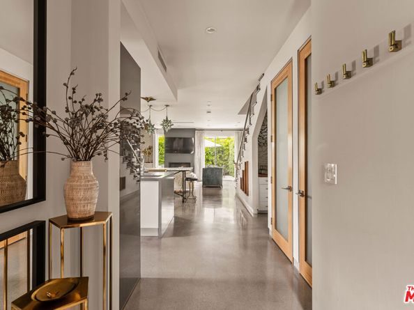 8512 Hargis Street, Los Angeles CA 90034