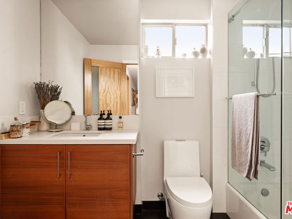 8512 Hargis Street, Los Angeles CA 90034