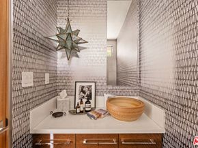 8512 Hargis Street, Los Angeles CA 90034