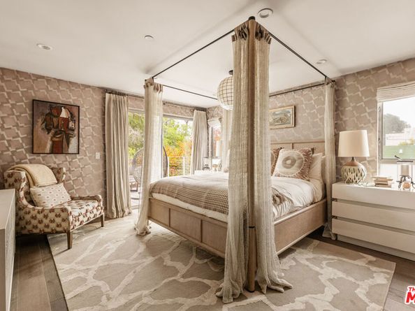 8512 Hargis Street, Los Angeles CA 90034