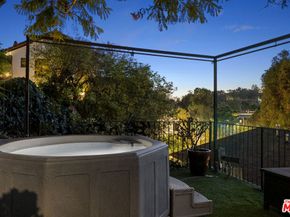 410 Entrada Drive, Santa Monica CA 90402