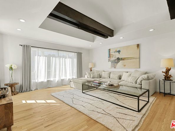 410 Entrada Drive, Santa Monica CA 90402