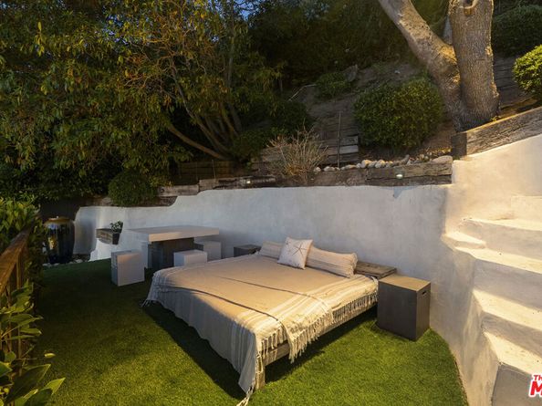 410 Entrada Drive, Santa Monica CA 90402