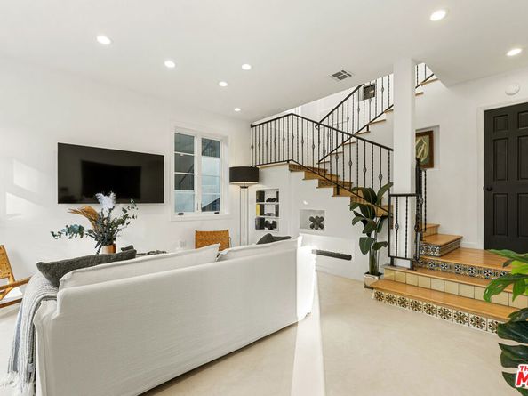 410 Entrada Drive, Santa Monica CA 90402