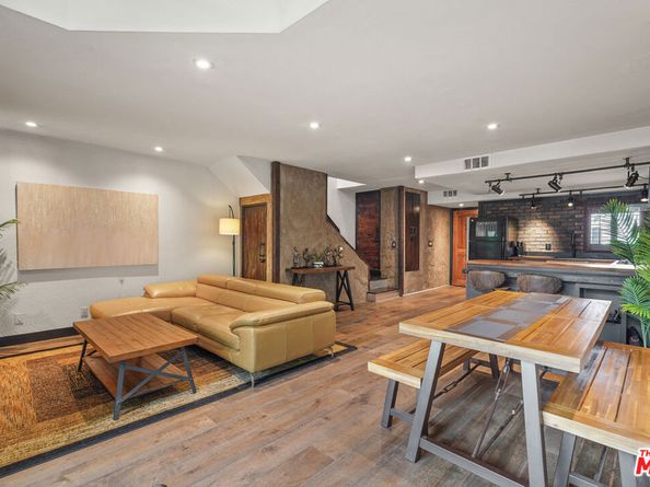 10926 Bluffside Drive 3, Studio City CA 91604