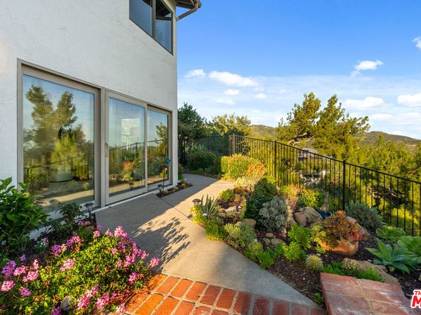 23255 W Paloma Blanca Drive, Malibu CA 90265