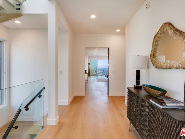 8654 Hollywood Boulevard, Los Angeles CA 90069