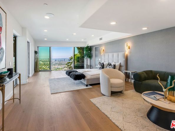 8654 Hollywood Boulevard, Los Angeles CA 90069