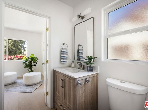 4918 10th Avenue, Los Angeles CA 90043