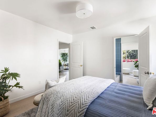 4918 10th Avenue, Los Angeles CA 90043