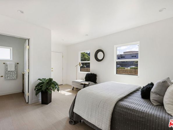4918 10th Avenue, Los Angeles CA 90043