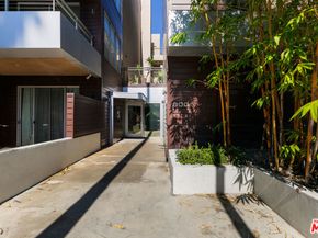 6001 Carlton Way 105, Los Angeles CA 90028