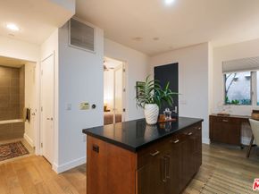 6001 Carlton Way 105, Los Angeles CA 90028