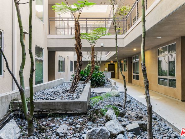 6001 Carlton Way 105, Los Angeles CA 90028