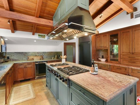 3310 Bennett Drive, Los Angeles CA 90068