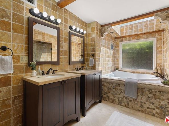 3310 Bennett Drive, Los Angeles CA 90068