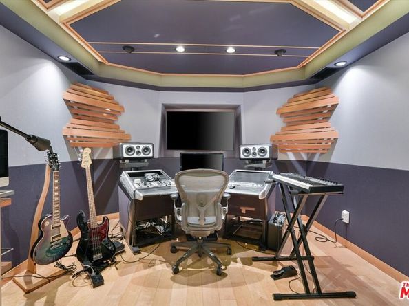3310 Bennett Drive, Los Angeles CA 90068