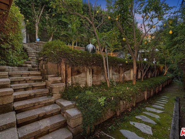 2250 Nichols Canyon Road, Los Angeles CA 90046