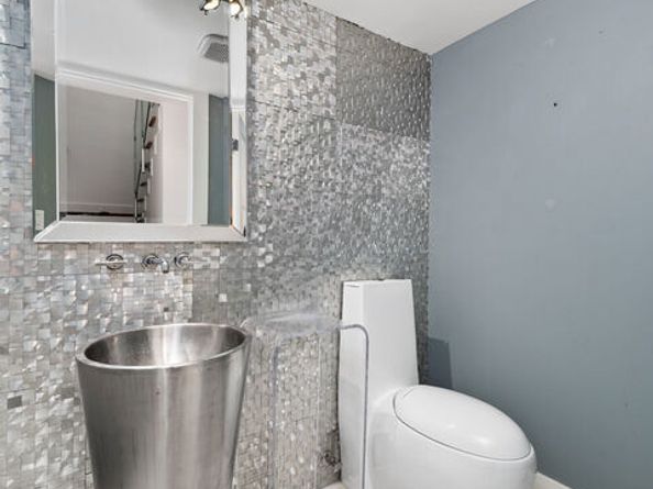 2250 Nichols Canyon Road, Los Angeles CA 90046