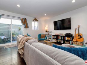 12416 Moorpark Street A, Studio City CA 91604