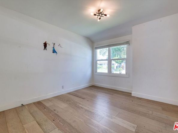12814 Collins Street, Valley Village CA 91607
