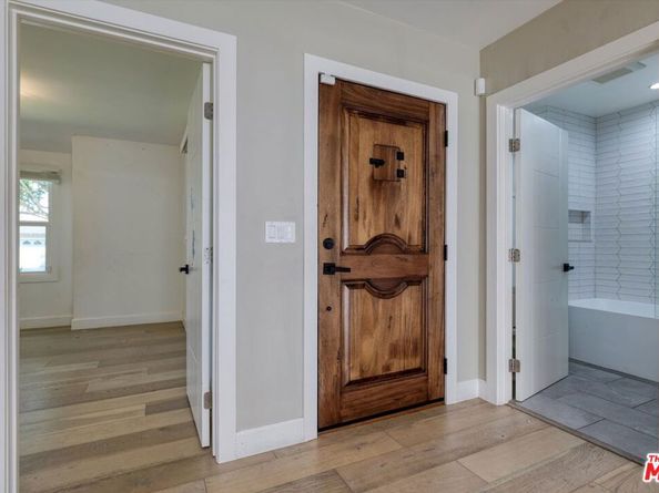 12814 Collins Street, Valley Village CA 91607