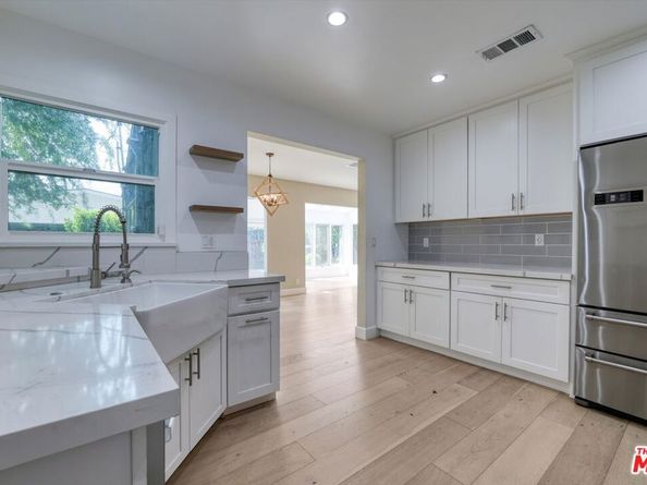 12814 Collins Street, Valley Village CA 91607