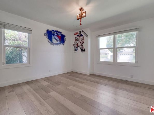 12814 Collins Street, Valley Village CA 91607