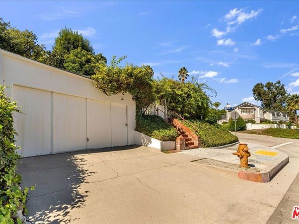 4157 Woodcliff Road, Sherman Oaks CA 91403