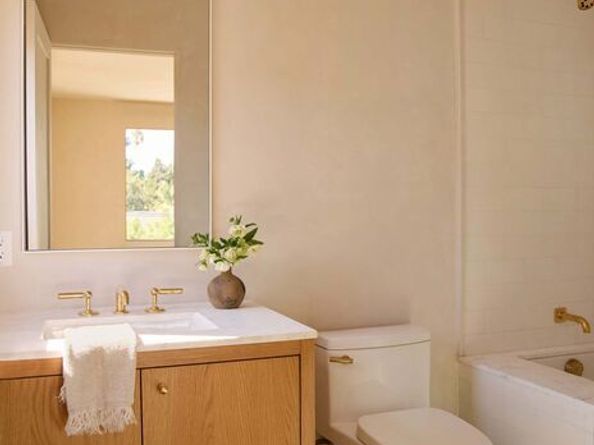 408 N Beachwood Drive, Los Angeles CA 90004