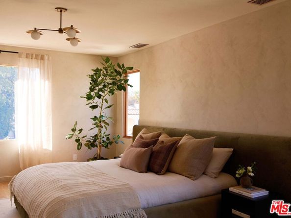 408 N Beachwood Drive, Los Angeles CA 90004