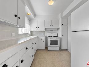 1043 S Holt Avenue, Los Angeles CA 90035