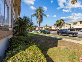 1043 S Holt Avenue, Los Angeles CA 90035