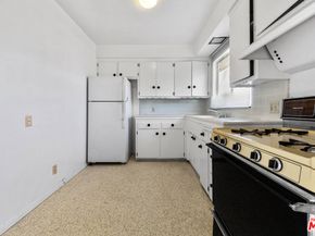 1043 S Holt Avenue, Los Angeles CA 90035