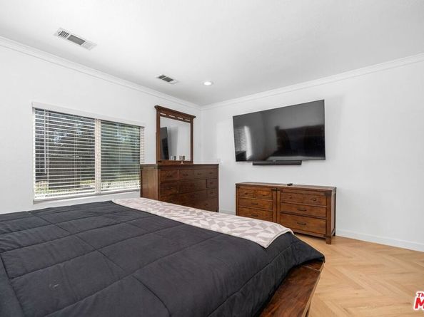 3012 W 73rd Street, Los Angeles CA 90043
