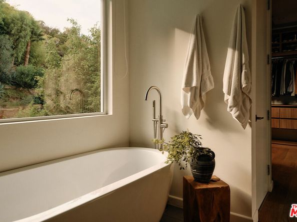 2635 Carman Crest Drive, Los Angeles CA 90068