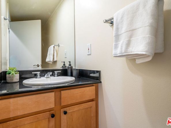 1222 S Westgate Avenue 205, Los Angeles CA 90025