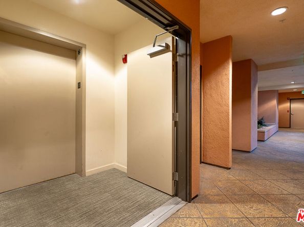 1222 S Westgate Avenue 205, Los Angeles CA 90025