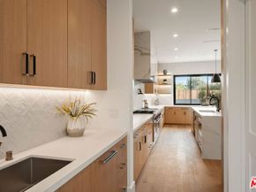 1742 Preuss Road, Los Angeles CA 90035