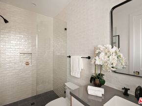 1742 Preuss Road, Los Angeles CA 90035