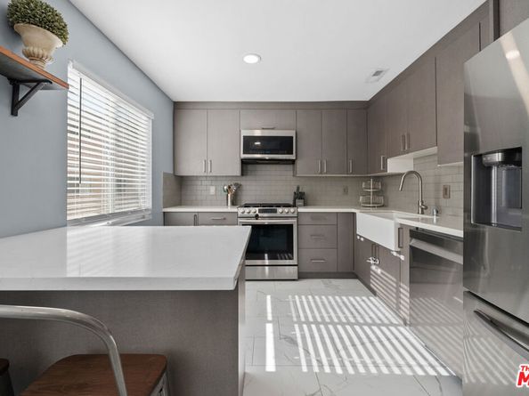 8024 Via Pompeii, Burbank CA 91504