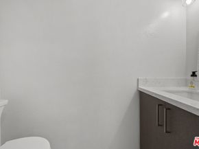 8024 Via Pompeii, Burbank CA 91504