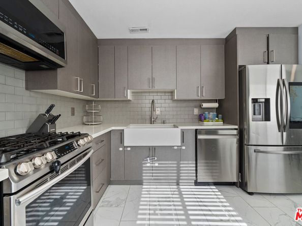 8024 Via Pompeii, Burbank CA 91504