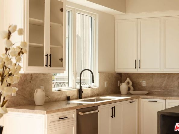 10725 Ashton Avenue 101, Los Angeles CA 90024