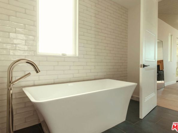 10725 Ashton Avenue 101, Los Angeles CA 90024