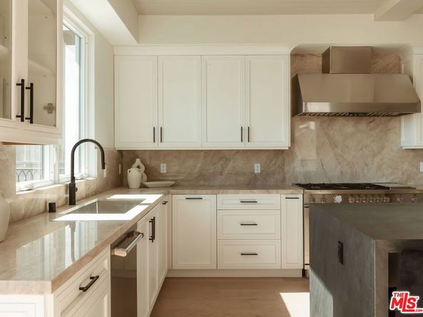 10725 Ashton Avenue 101, Los Angeles CA 90024