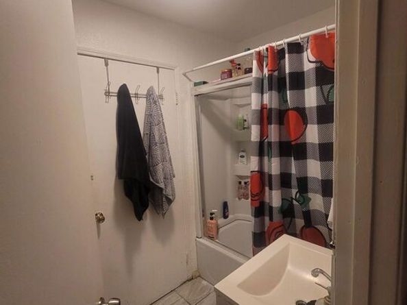 8111 S Main Street, Los Angeles CA 90003