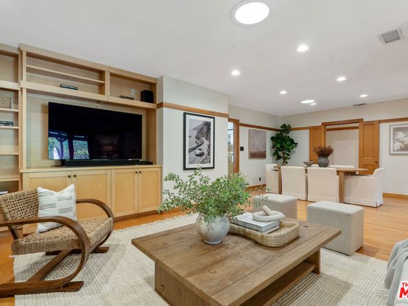 4958 Carpenter Avenue, Valley Village CA 91607